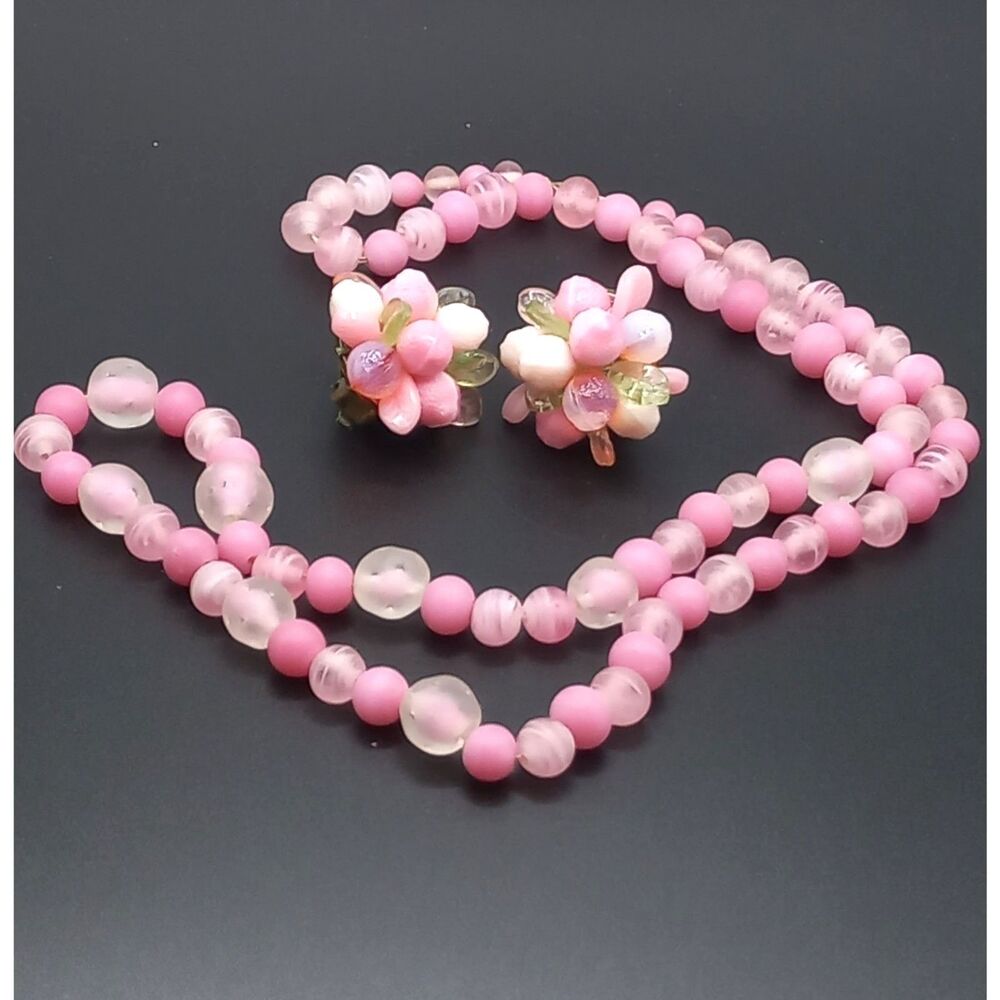 Satin finish 14k clasp Art Glass necklace paired with Germany Earrings
